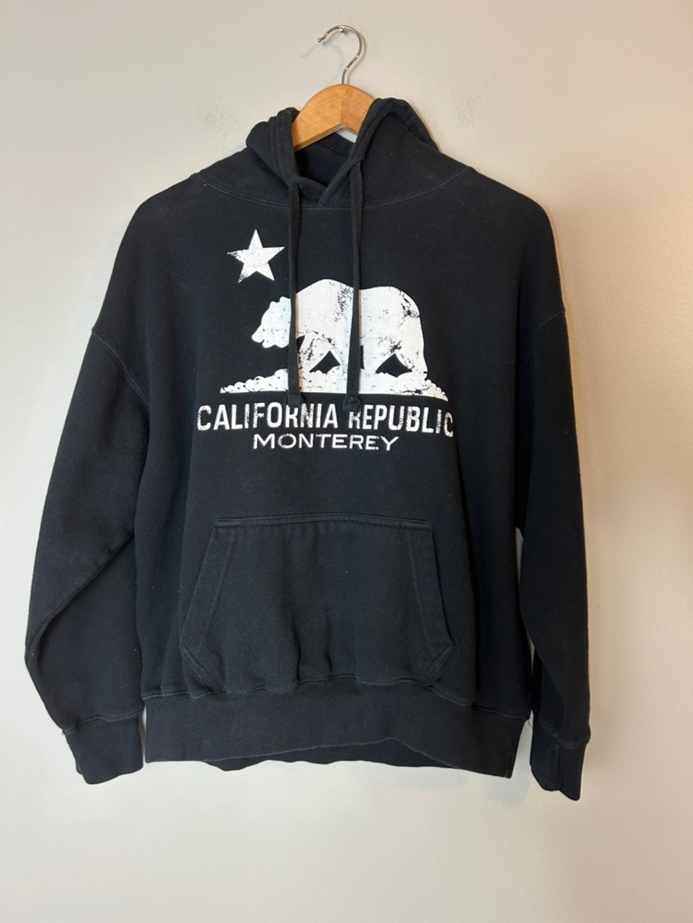 Popular Apparel Hoodie size large